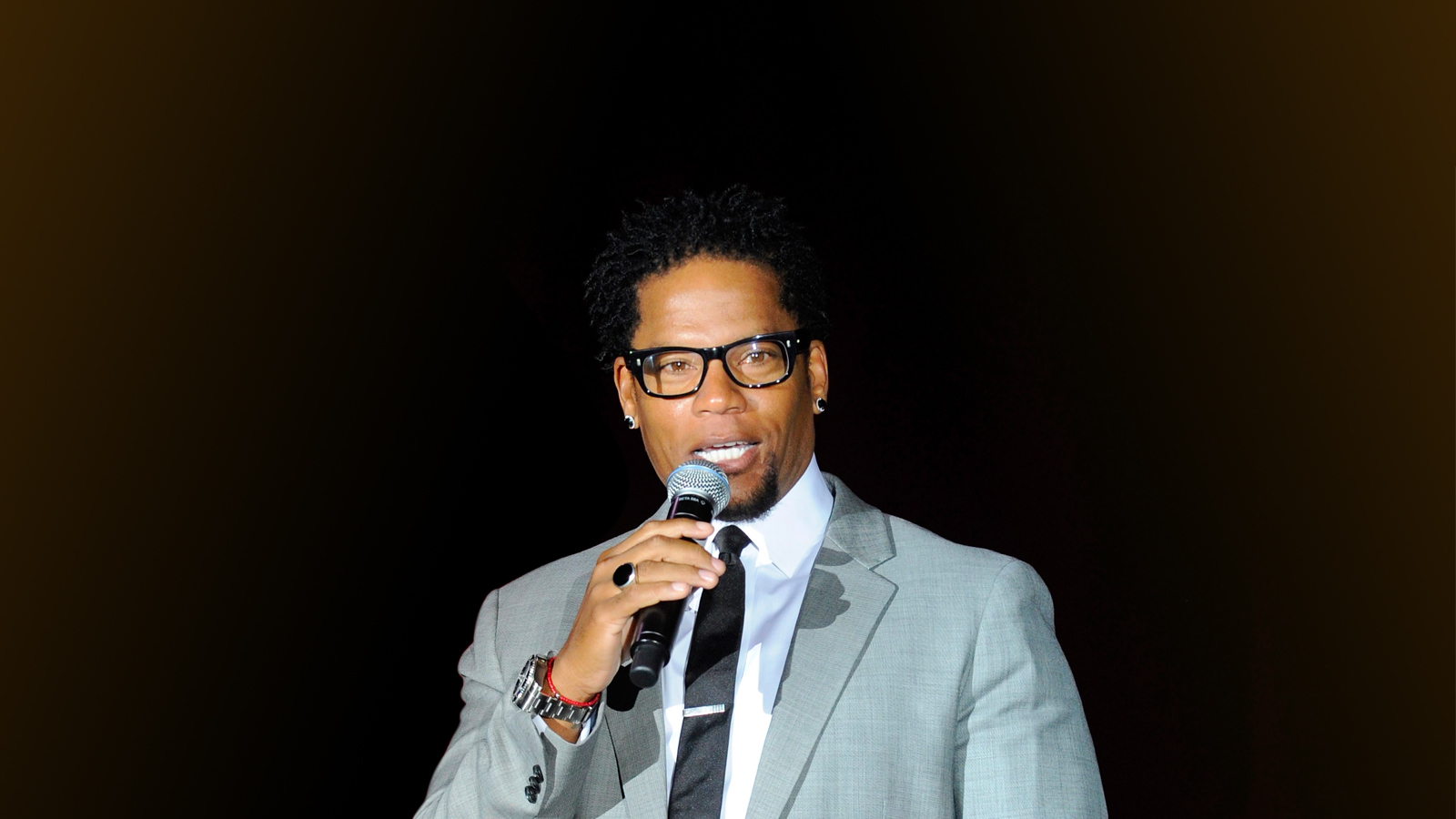 D L Hughley Tickets